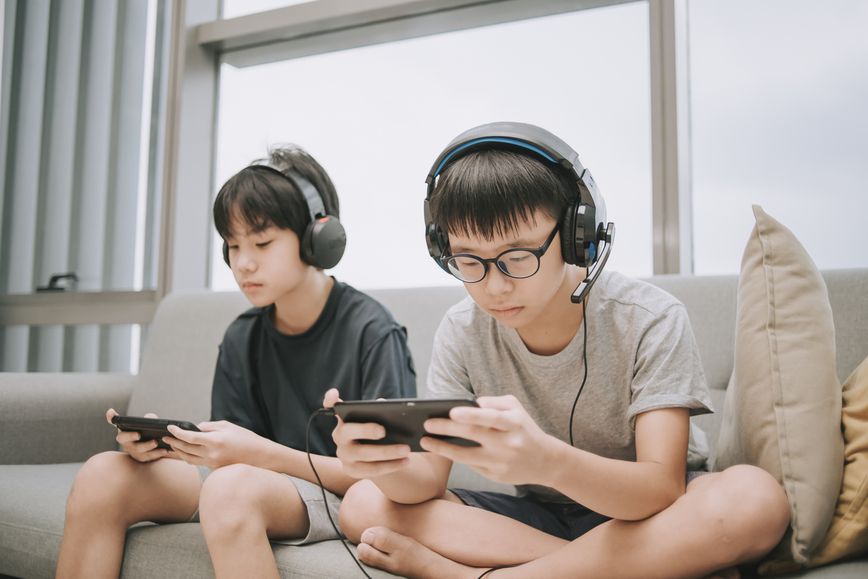 kids using phones for in-app purchases